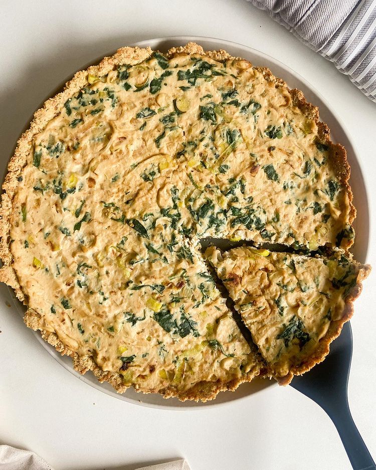 Receita QUICHE VEGANA DE ESPINAFRE COM ALHO PORÓ
