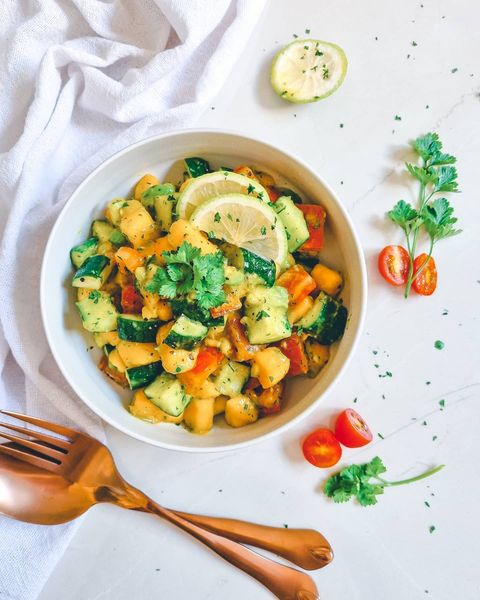Salada fresh com manga e abacate