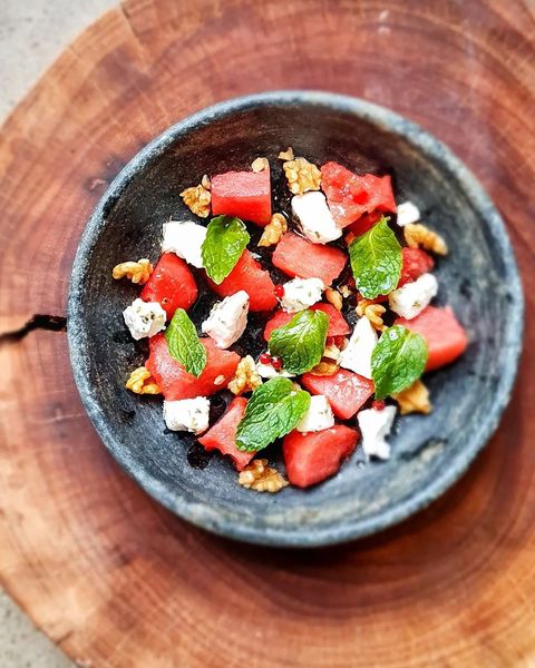 Salada refrescante de melancia e hortelã