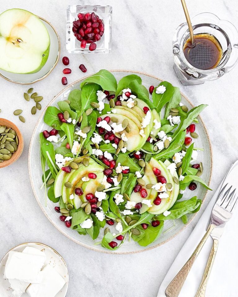 Salada de Maçã Com Rúculas e Romãs