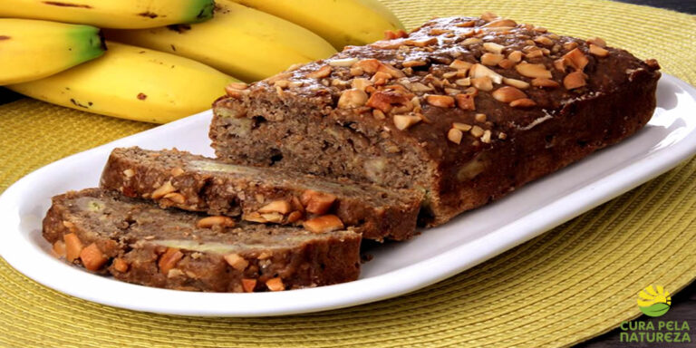 Pão caseiro de banana com castanha de caju e açúcar mascavo