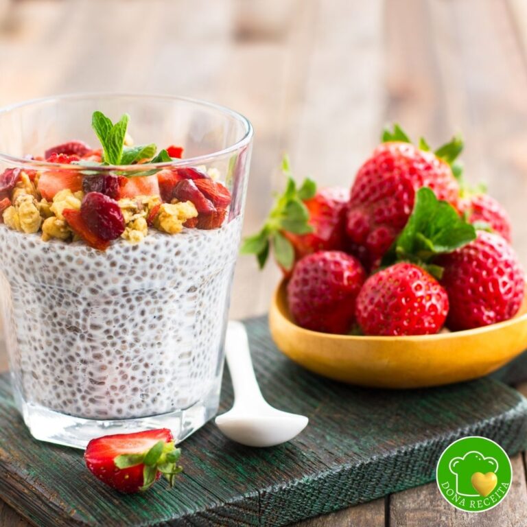 Receita de Pudim de Chia com Morangos - Sobremesa Saudável e Nutritiva