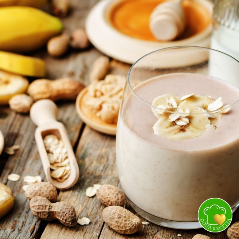 smoothie proteico de banana com pasta de amendoim saudável