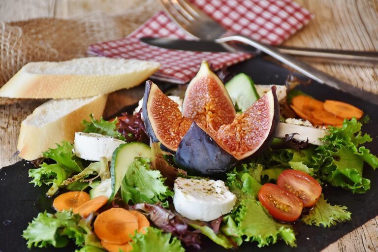 Salada Verde com Figo e Queijo de Cabra – Elegância, fibras e sabor em harmonia