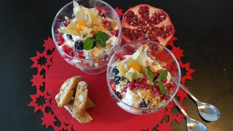 Taça de Iogurte com Frutas Vermelhas e Crocante – Leve, refrescante e cheia de antioxidantes